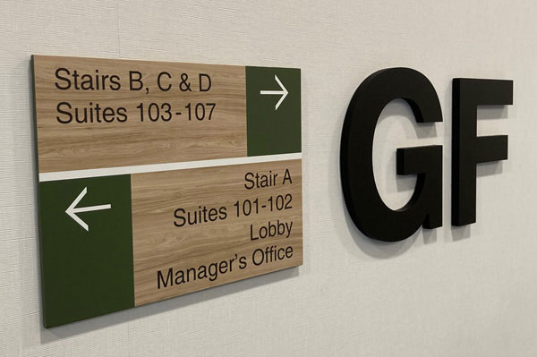 Wayfinding junction sign